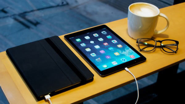 SolarTab iPhone太阳能充电板