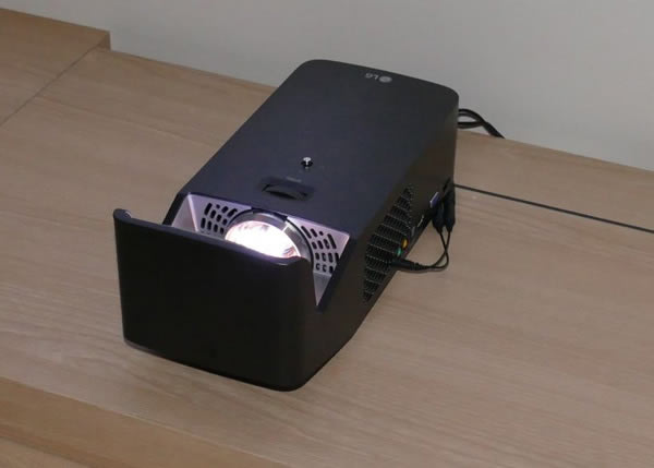 LG推首款1080p超短焦LED投影