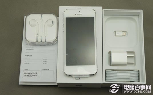 iPhone5盒内配件摆非常常整齐