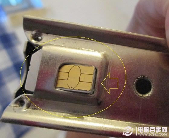 iPhone5s所需要的迷你小卡就剪出来了