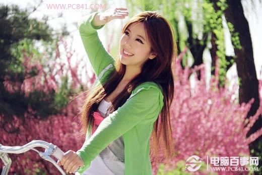 拍照姿势大全:伸出手遮阳光