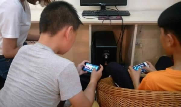 王者荣耀小学生写了一篇章文章,老师没看懂,给了负10分!